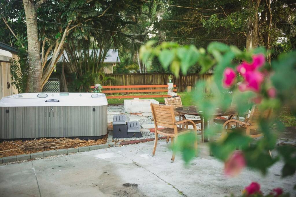 Charming Home, Minutes From The Beach Vero Beach Eksteriør bilde